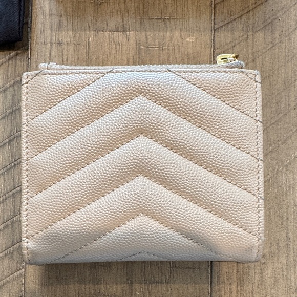 Authentic Saint Laurent Cream Quilted Leather Wallet - Picture 3 of 8